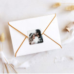 Sticker Carré Rustique Sauver la date Photo mariage Favor<br><div class="desc">Découvrez le charme du pays dans votre voyage mariage grâce à nos Stickers Carré Custom Rustic Save the Date Photo Wedding Favor. Offrant le mélange parfait de fantaisie et d'élégance, ces autocollants sont parfaits pour annoncer votre journée importante. Personnalisez-les avec votre photo préférée et les détails du mariage. Le design...</div>