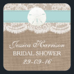 Sticker Carré Sable Dollar Beach Fête des mariées - Turquoise<br><div class="desc">Ces stickers de douche nuptiale de plage de sable turquoise et dollar seront l'accessoire parfait pour toute future mariée ! Le design présente un bel arrière - plan rustique effet burlap avec une coupe en dentelle vintage romantique finie avec un dollar de sable étonnant sur un ruban turquoise. Ces autocollants...</div>