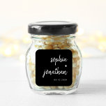 Sticker Carré Script Black | Wedding<br><div class="desc">Ces autocollants de mariage élégants et minimalistes présentent une typographie de script moderne blanc et un texte sans serif propre sur un arrière - plan noir foncé pour un design simple et élégant que vous aimerez.</div>
