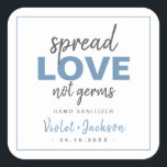 Sticker Carré Script minimaliste Moderne Répandre Amour Mariage<br><div class="desc">Les autocollants de faveur de mariage pour désinfectant à la main moderne sont en caractères gras script brushy propagation amour non germes design avec le nom et la date du couple en fusain noir,  blanc et bleu couleur,  simple et élégant. Voir toutes les pièces correspondantes de la collection</div>