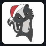 Sticker Carré Skunk Christmas Skunks Winter Animaux<br><div class="desc">La peau pour Noël avec des lumières de fées. Animaux amusants avec des cadeaux et de la neige aux vacances. Aussi drôle pour Noël en juillet. Les teinturiers sont des animaux doux et parfaits pour Noël.</div>