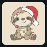 Sticker Carré Sloth Christmas Winter Animaux Sloths Stick Carré<br><div class="desc">Le paresseux à Noël avec des lumières de fées. Animaux amusants avec des cadeaux et de la neige pour les vacances. Un doux salut de Noël. Les fentes sont des animaux mignons et parfaits pour Noël.</div>