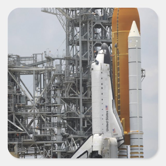 Sticker Carré Space Shuttle Endeavor sur le lancement pad 2 (Devant)