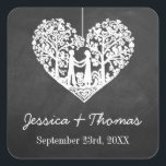 Sticker Carré Suspension Coeur Arbre Chalkboard Mariage Faveur<br><div class="desc">Ces autocollants de mariage ont un arbre suspendu romantique, et bientôt être mari et femme, qui est sculpté en forme de coeur. L'arrière - plan de l'effet tableau de bord rend ces autocollants parfaits pour tout couple qui planifie un mariage moderne chic. Ces autocollants peuvent facilement être customisés pour répondre...</div>