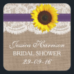 Sticker Carré Tournesol rustique, Fête des mariées Burlap & dent<br><div class="desc">Ces autocollants rustiques de tournesol, burlap & dentelle de douche nuptiale seront l'accessoire parfait pour toute future mariée! Le design est composé d'un bel arrière - plan rustique à effet de burlap avec une finition romantique vintage à effet de dentelle blanche finie avec un superbe tournesol et ruban violet. Ces...</div>