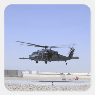 Sticker Carré Un HH-60G Pave Hawk décolle du Camp Bastio