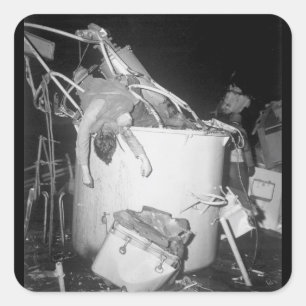 Sticker Carré Un marin de la Garde côtière est mort à son image