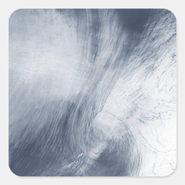 Sticker Carré Un nuage géant tournoie au-dessus de la mer (Devant)