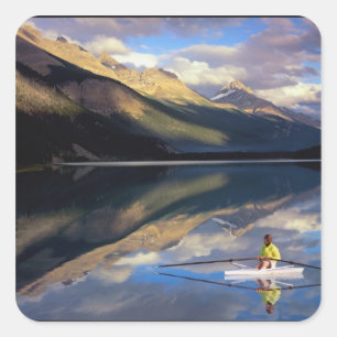 Sticker Carré Un rameur sur le lac Banff au Canada MR)
