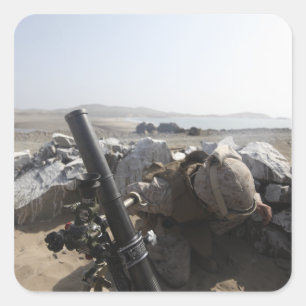 Sticker Carré Un US Marine tire un mortier à Salinas, Pérou