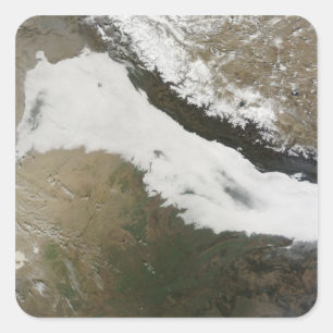 Sticker Carré Une épaisse rive de nuages bas