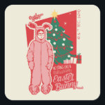 Sticker Carré Une histoire de Noël | Lapin De Pâques Dérangé<br><div class="desc">Regardez ce graphique rétro avec Ralphie en pyjama lapin rose,  avec la citation "Il ressemble à un lapin de Pâques dérangé".</div>