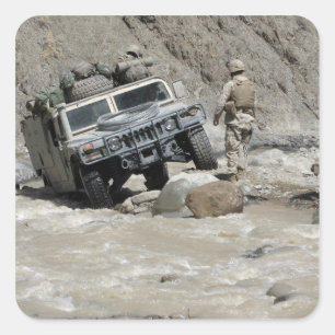 Sticker Carré Une marine des USA guidant le conducteur de Humvee