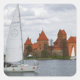 Sticker Carré Voilier avec château d'île par le lac Galve,