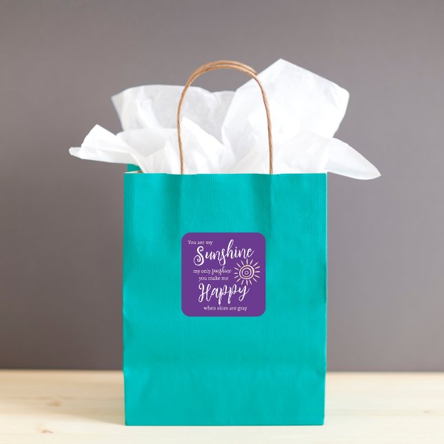 Sticker Carré Vous Êtes Mon Soleil Me Rendre Joyeux Soleil Viole (You Are My Sunshine You Make Me Happy purple sticker with yellow sun for packages, bags, lunches!)