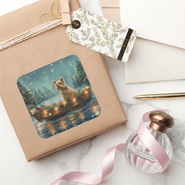 Sticker Carré Voyage festif de Noël de Cairn Terrier (Cadeaux)