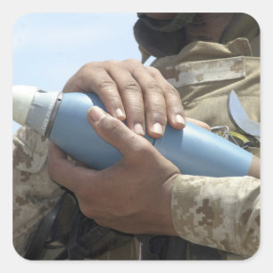 Sticker Carré Vue d'ensemble d'un soldat faisant crader une muni