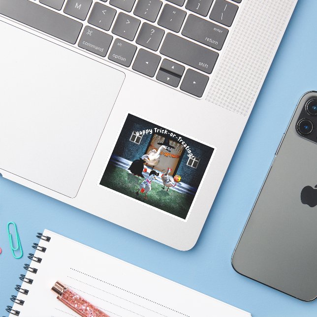 Sticker Chariot ou canard traité Halloween (Ordinateur portable avec iPhone)