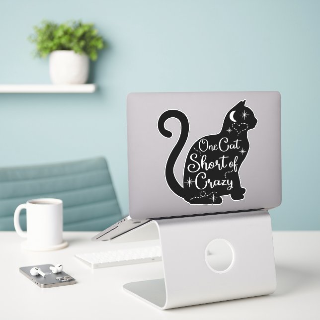 Sticker chatte noir fou (Ordinateur portable sur le bureau)