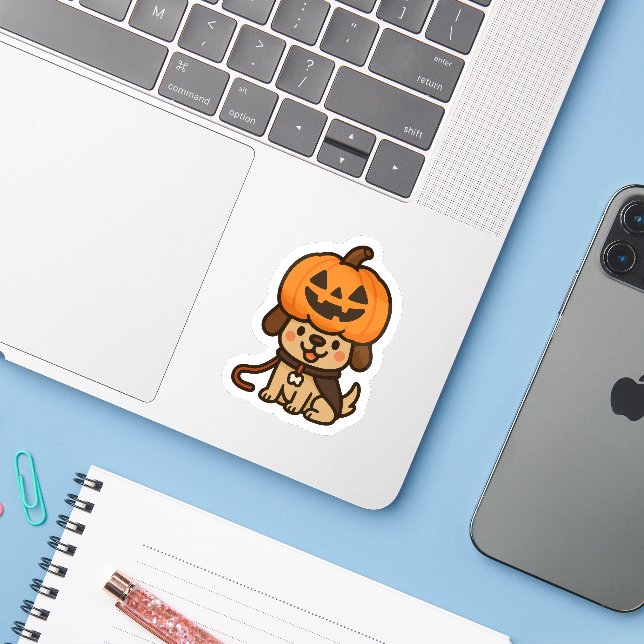 Sticker Chien mignon avec jack-o-lanterne (Ordinateur portable avec iPhone)