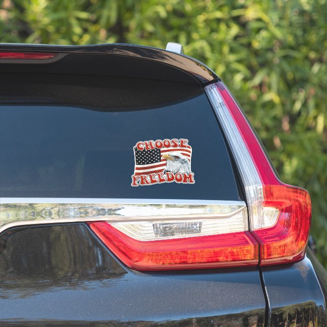 Sticker CHOISISSEZ LIBERTÉ Aigle rustique sur le drapeau a (Côté voiture)