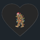 Sticker Cœur Bigfoot Père Noël Christmas Tree Lights Xmas Boys<br><div class="desc">Bigfoot Père Noël Christmas Tree Lights Xmas Boys Hommes</div>