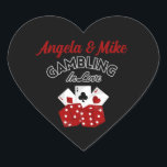 Sticker Cœur Casino Personnalisé Las Vegas Mariage Party Favori<br><div class="desc">Ajoutez une touche de charme à votre mariage Las Vegas avec des autocollants cardiaques personnalisés sur le thème du Casino, parfaits comme faveurs de fête pour vos invités. Customisez ces autocollants délicieux avec les noms du couple, offrant un souvenir unique qui commémore votre journée spéciale. Avec des éléments Vegas classiques...</div>