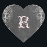 Sticker Cœur Chalkboard Antique rose Floral Monogramme Sceau<br><div class="desc">Chalkboard Antique Pink Floral Fête des mariées - panneau de craie noire texturé avec craie apparaissant texte- pour ce mariage Chalkboard élégant décontracté mais tendance pour un look formel mais décontracté,  chic mais campagnard - idéal pour le mariage romantique à l'ancienne.</div>