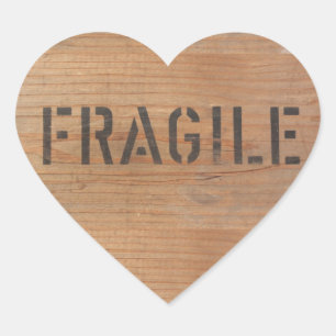 Sticker Cœur Fragile tendue sur le fût en bois