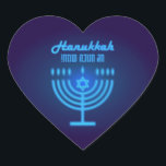Sticker Cœur Joyeux Hanouka Lumières Fête Juive Marine Hébreu<br><div class="desc">Joyeux Hanukkah Magnifique conception de vacances juives avec lettrage hébreu. Fond de vacances juives Hanukkah avec symboles traditionnels de Chanukah - Menorah doré, candélabre Hanukkiah et bougies, toupies en bois, donuts, étoile de David et motif de papier peint à lumières scintillantes. Décoration de la fête de Hanukkah. Jérusalem, Israël. Artisanat...</div>