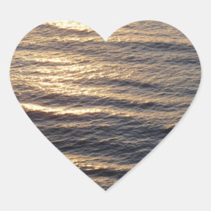Sticker Cœur Lever de soleil sur les eaux de l'océan apaisant l
