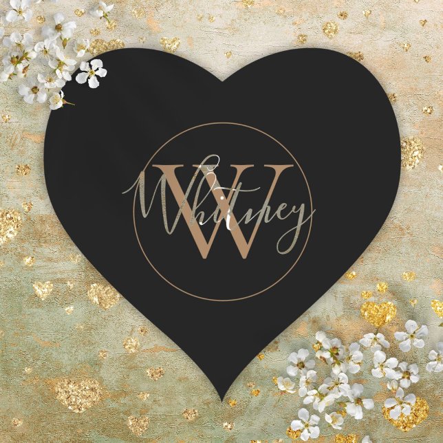 Sticker Cœur Monogramme de nom simple en noir et or (Simple Black and Gold Script Monogram Name Heart Sticke)