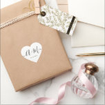 Sticker Cœur Monogramme minimaliste Script Date de mariage pers<br><div class="desc">Élevez vos détails de mariage avec l'autocollant de date de mariage personnalisé Monogramme minimaliste. Cet autocollant de coeur élégant et personnalisé ajoute une touche de sophistication à votre papeterie mariage, vous permettant de présenter votre monogramme et votre date mariage d'une manière simple mais impactée. L'autocollant de coeur présente un design...</div>