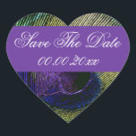 Sticker Cœur Peacock n violet mariage fiançailles<br><div class="desc">Cette belle vignette en forme de coeur est idéale pour les enveloppes ou pour attacher des étiquettes à une faveur de mariage pour vos invités. DESIGN - Une plumes de paon vibrante dans les tons bleu, violet, vert, jaune moutarde et noir est bordée par des modèles pour votre libellé personnalisé....</div>