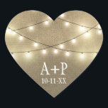 Sticker Cœur String Lights Pays Rustique Burlap Wedding Faveurs<br><div class="desc">String Lights Country Rustic Burlap Wedding Favors - utilisez ces autocollants pour habiller les enveloppes sur les faveurs pour les invités ou ce que vous voulez. Dispose d'un arrière - plan imprimé avec un design de lumière à cordes en haut.</div>