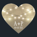 Sticker Cœur String Lights Pays Rustique Burlap Wedding Faveurs<br><div class="desc">String Lights Country Rustic Burlap Wedding Favors - utilisez ces autocollants pour habiller les enveloppes sur les faveurs pour les invités ou ce que vous voulez. Dispose d'un arrière - plan imprimé avec un design de lumière à cordes en haut.</div>