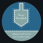 Sticker de message cadeau Dreidel Hanoukka<br><div class="desc">Une étoile de David dessinée par des points blancs sert de cadre pour votre message personnel de vacances. Quel grand autocollant Hanoukka à mettre sur les cadeaux pour l'enseignant de votre enfant,  le facteur,  le portier ou le livreur. Disponible en couleurs alternatives avec produits correspondants. com</div>