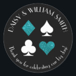 Sticker de texte personnalisé Las Vegas Parties sc<br><div class="desc">Faux turquoise parties scintillant et les costumes de carte blanche sont entourés de texte personnalisable,  ce qui rend ces autocollants ronds parfaits pour toutes sortes de projets et d'occasions. Utilisez-les pour des faveurs étiquettes pour les clients mariages,  pour fermer des enveloppes et plus encore.</div>