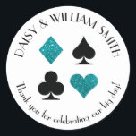 Sticker de texte personnalisé Las Vegas Parties sc<br><div class="desc">Les costumes de parties scintillant turquoise et de cartes noires Faux sont entourés de texte personnalisable,  ce qui rend ces autocollants ronds parfaits pour toutes sortes de projets et d'occasions. Utilisez-les pour des faveurs étiquettes pour les clients mariages,  pour fermer des enveloppes et plus encore.</div>