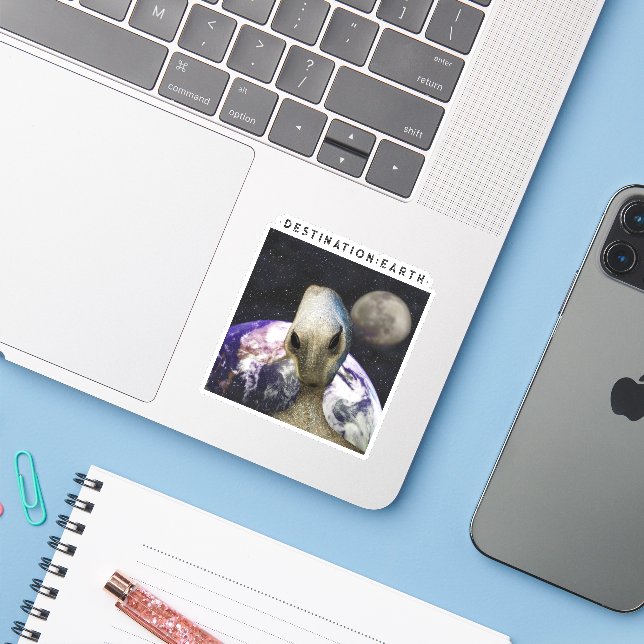 Sticker Destination Alienne : Terre (Ordinateur portable avec iPhone)