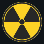 Sticker du symbole de rayonnement jaune de prudenc<br><div class="desc">Étiquette de symbole de radiation en noir et jaune de prudence.</div>