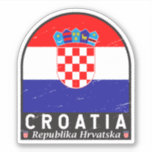 Sticker Emblème du drapeau croate Vintage<br><div class="desc">L'emblème de la Croatie en détresse arborant le drapeau et les armoiries.</div>