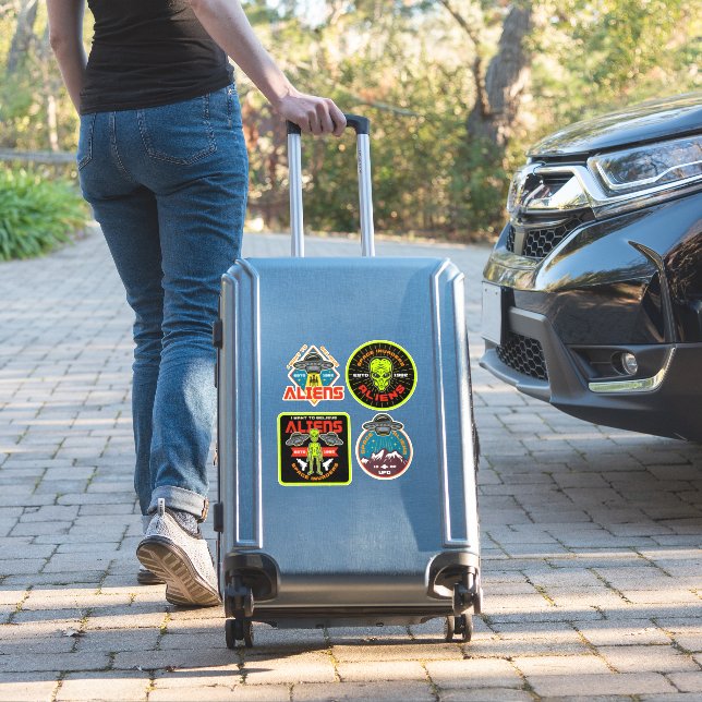 Sticker Ensemble de 4 Envahisseurs Aliens Extraterrestres  (Valise Insitu)