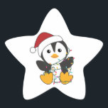 Sticker Étoile Pingouin Christmas Snow Winter Animals Pingouins<br><div class="desc">Le pingouin pour Noël avec des lumières de fées. Animaux amusants avec des cadeaux et de la neige pour les vacances. Aussi drôle pour Noël en juillet. Les pingouins sont des animaux mignons et parfaits pour Noël.</div>