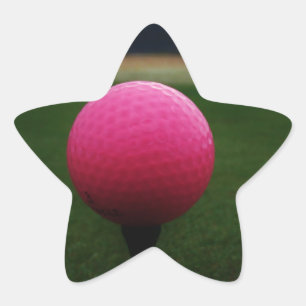 Sticker Étoile Pink Golf Ball sur un terrain de golf de montagne