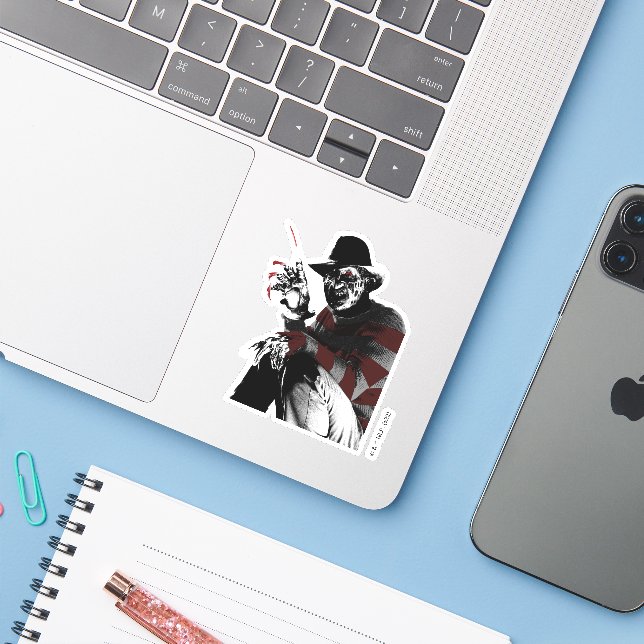 Sticker Freddy contre Jason | Freddy Seeing Red (Ordinateur portable avec iPhone)