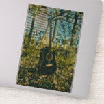 Sticker Guitare cadeau pour guitariste<br><div class="desc">Cette oeuvre de guitare vintage est adaptée aux joueurs de guitare qui aiment jouer de la guitare. elle peut être offerte en cadeau à un petit ami, une petite amie, ou un papa pour un anniversaire, une fête des pères ou une Saint-Valentin. Le design rétro présente un cadeau de guitare...</div>