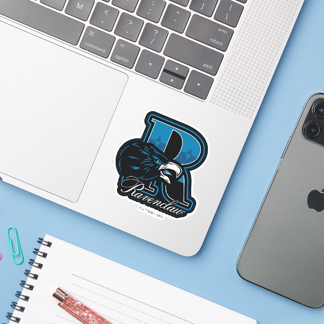 Sticker HARRY POTTER™ | Badge sportif RAVENCLAW™ (Ordinateur portable avec iPhone)