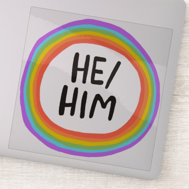 Sticker Il/LUI Pronononounes Rainbow Circle Handlettering (Détail)