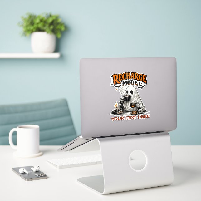 Sticker Joli Fantôme d'Halloween - Café & Mode Recharge (Ordinateur portable sur le bureau)